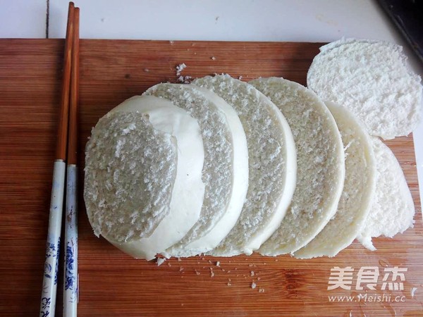 Egg-flavored Steamed Bread Slices recipe