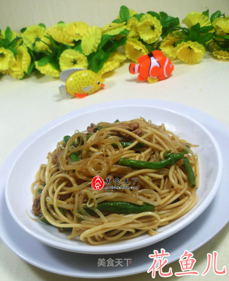 Fried Noodles with Mung Bean Sprouts and Tenderloin