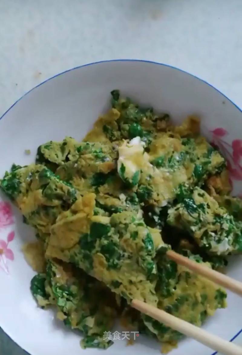 Scrambled Eggs with Celery Leaves recipe