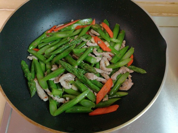 Asparagus Stir-fried Pork recipe