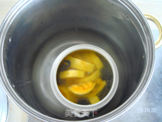 Black-bone Chicken Kelp and Papaya Soup recipe