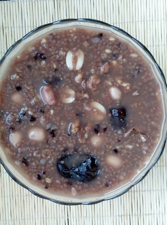 Congee with Mixed Grains and Fruits and Red Dates