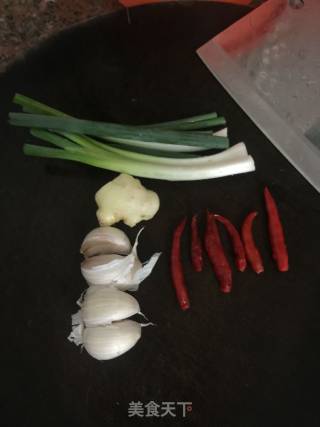 Chicken Feet and Chicken Wing Tips with Mixed Sauce and Fungus Cold Dressing recipe