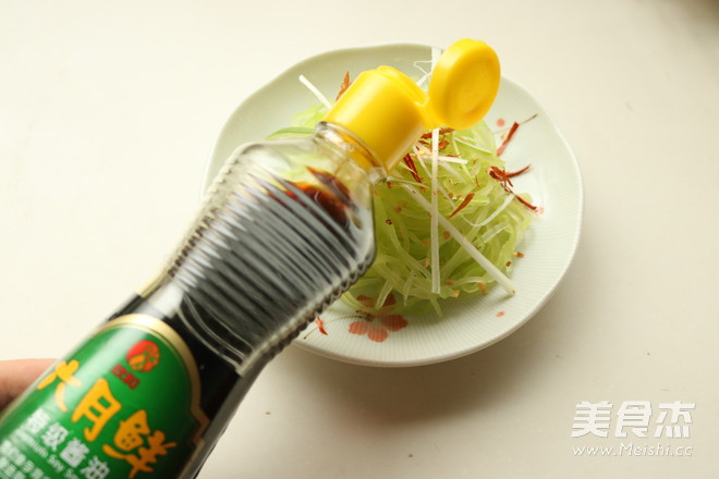 Shredded Lettuce Salad with Scallions recipe