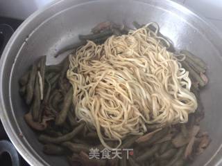 Braised Noodles with Beans recipe