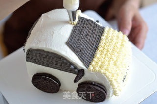 Small and Exquisite Car Cake recipe