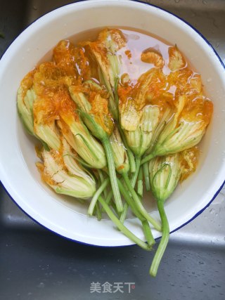 Fried Pumpkin Flowers recipe