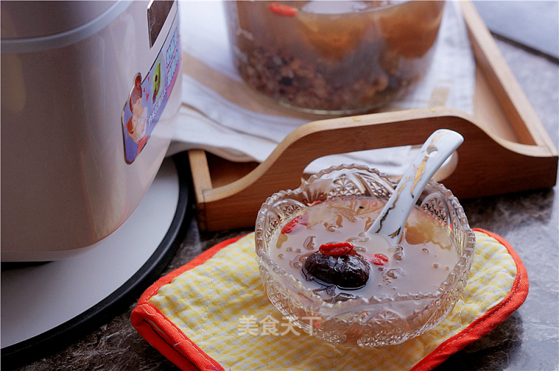 White Fungus, Red Dates, Wolfberry Porridge recipe