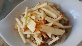 Jellyfish Mixed with Shredded Apple recipe