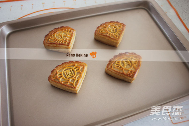 Cantonese Style Moon Cake with Coconut Paste Moon Cake recipe