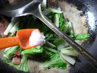 Stir-fried Chinese Cabbage with Fine Ham recipe