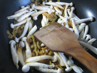 Mustard Shredded White Jade Mushroom Boiled and Dried Shreds recipe