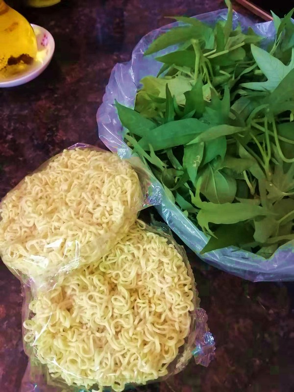 Fried Noodles with Sweet Potato Leaves recipe