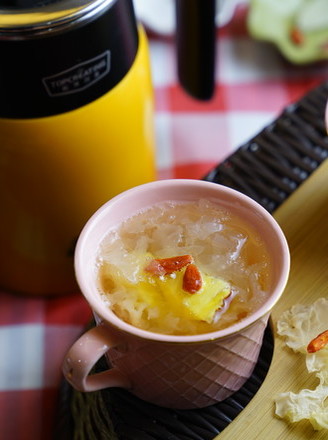 Wolfberry Pineapple Tremella Soup recipe