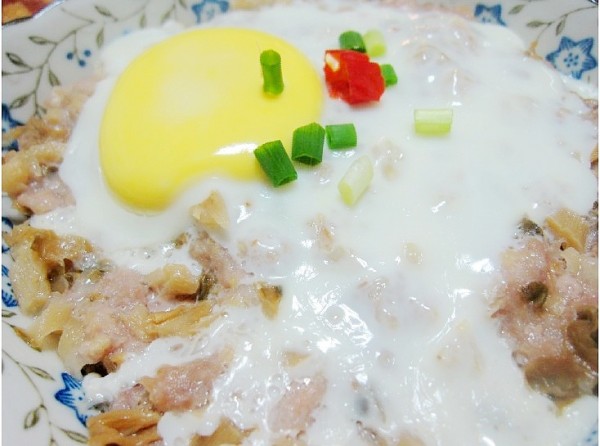 Steamed Meat Cake with Plum and Egg recipe