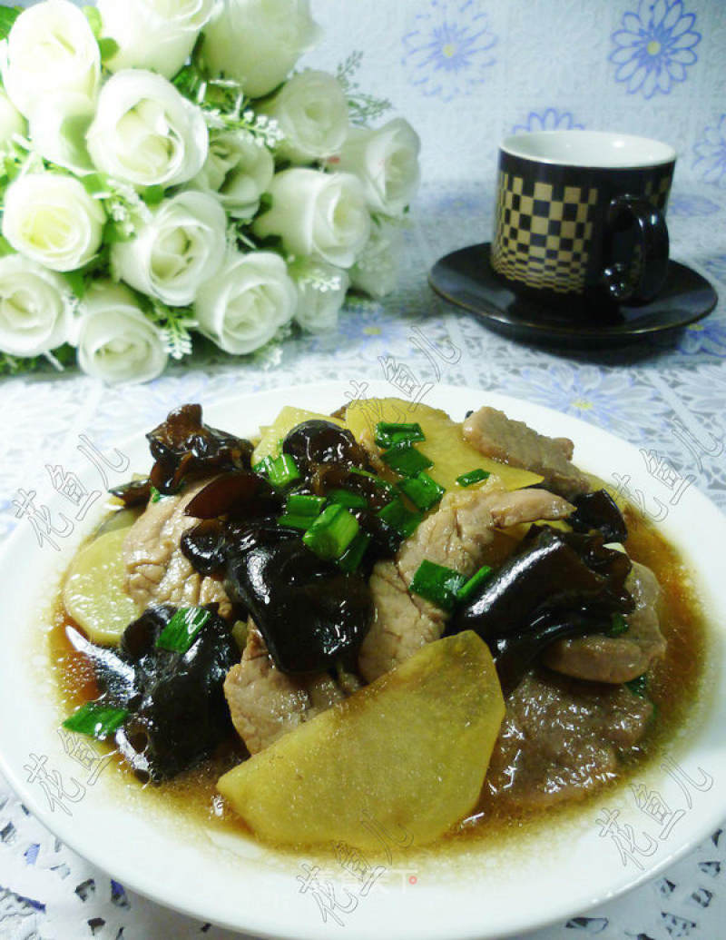 Lean Pork and Potatoes Stir-fried Black Fungus recipe