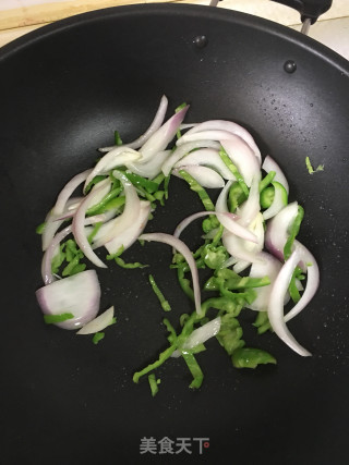 Stir-fried Squid with Green Pepper and Onion recipe