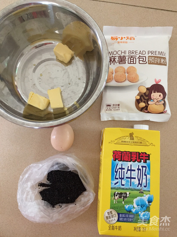 Black Sesame Mochi Bread recipe