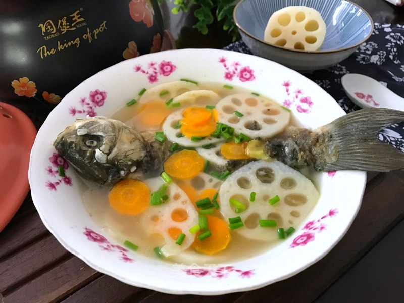 #一碗好汤#carassius and Lotus Root Soup recipe