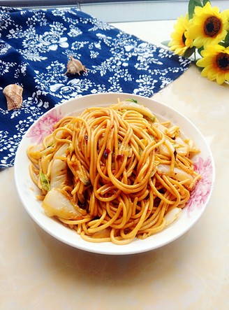 Fried Noodles with Cabbage Spicy Sauce recipe