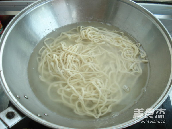 Pleurotus Eryngii and Black Bean Sauce Noodles recipe