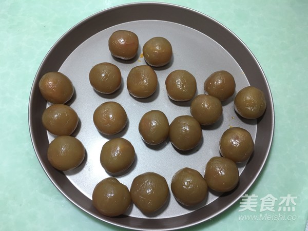 Mooncake with Lotus Seed Paste and Salted Egg Yolk (cantonese Style) recipe