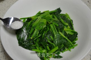 Spinach Mixed with Cashew Nuts recipe