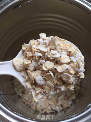 Milk Oatmeal and Wolfberry Bird's Nest Soup recipe