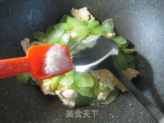 Fried Duck Eggs with Lettuce recipe