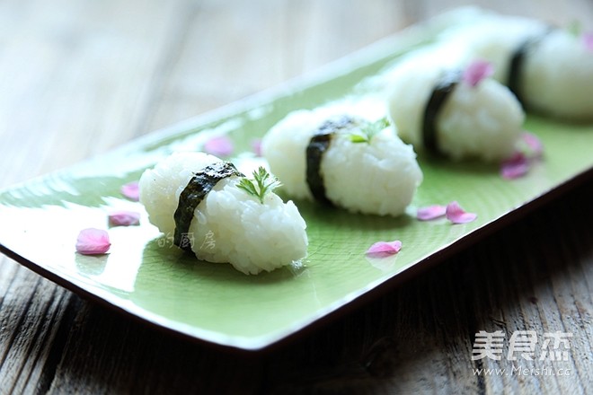 Teach You How to Make Basic Japanese Rice Balls recipe