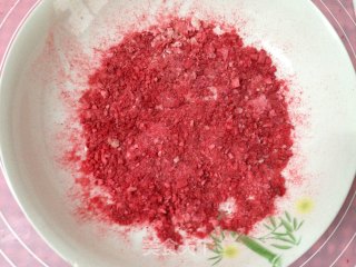 #四节baking Contest Cum是爱吃节#freeze-dried Strawberry Yogurt Mousse recipe