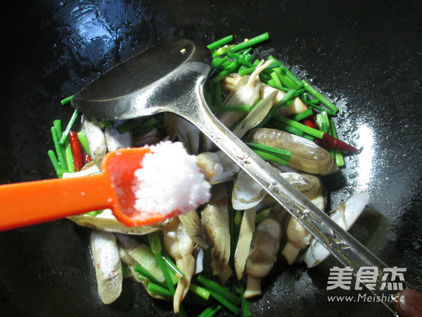 Fried Razor Clams with Leek Flowers recipe