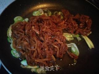 Stir-fried Shredded Pork with Garlic Stalks recipe