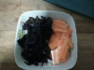 Stir-fried Fungus with Carrots and Celery recipe