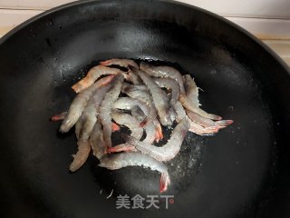 Fried Potato Chips with Green Shrimp recipe