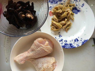 Goji Mushroom and Chicken Thigh Soup recipe