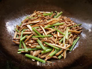 Stir-fried Shredded Pork with Spiced Dried Celery recipe