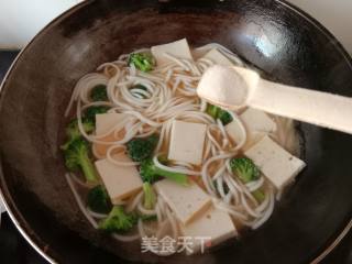 Broccoli Fish Cake Boiled Rice Noodles recipe