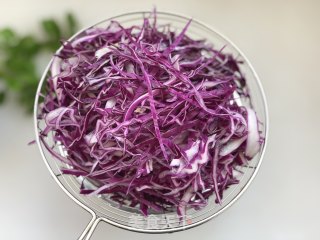 Camellia Oil Mixed with Purple Cabbage recipe