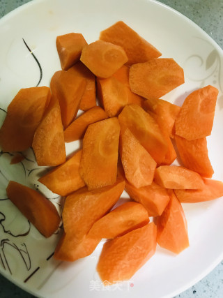 Braised Pork Feet with Carrots recipe