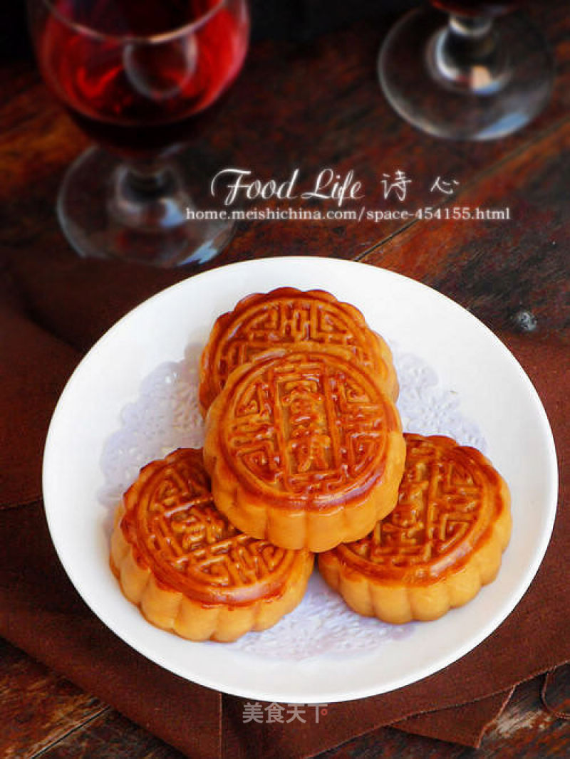 【cantonese-style Lotus Paste and Egg Yolk Moon Cakes】--- Favorite Moon Cakes recipe