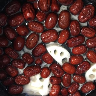 Lotus Root and Red Date Soup recipe