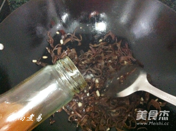 Stir-fried Chili Shredded with Fungus recipe