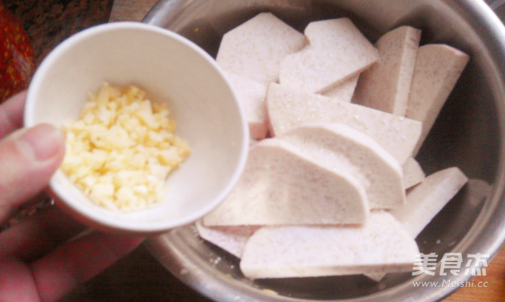 Steamed Taro with Chopped Pepper recipe