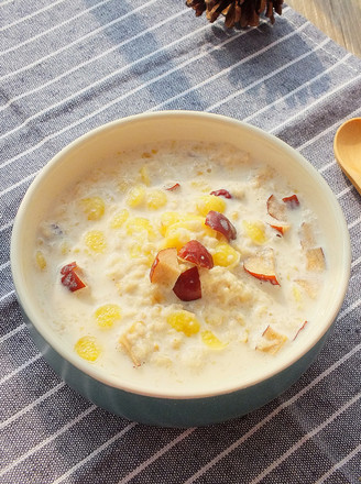 Microwave Oatmeal with Red Dates and Milk