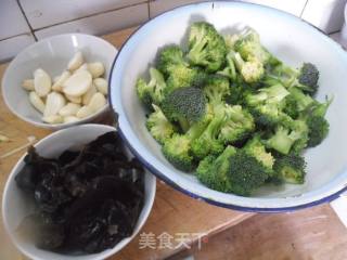 Broccoli with Fungus recipe