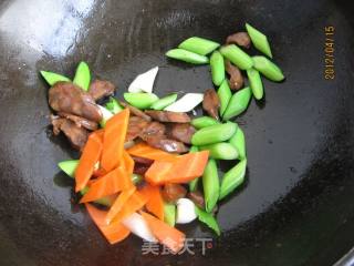 Stir-fried Fungus with Sausage recipe