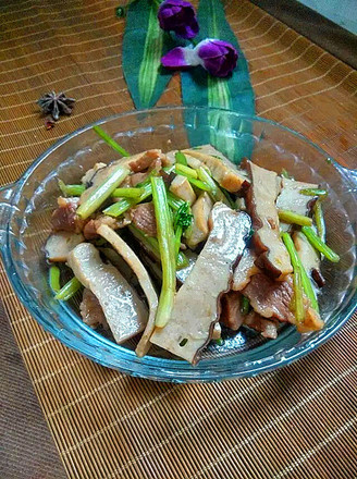 Fried Fish Cake with Sliced Pork and Parsley recipe