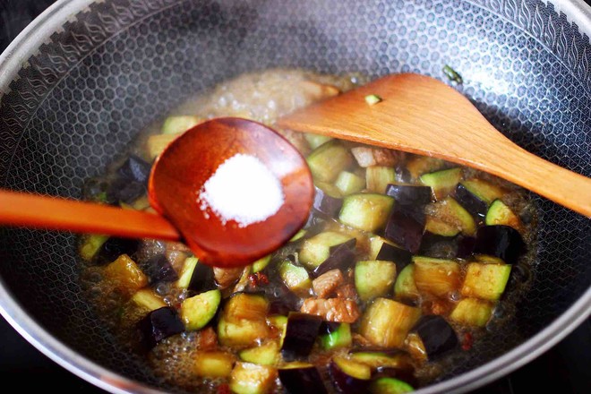 Stir-fried Diced Pork with Eggplant and Double Pepper recipe