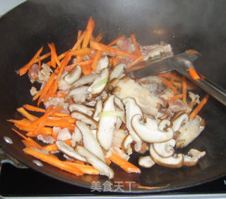 Stir-fried Shredded Pork with Mushrooms recipe